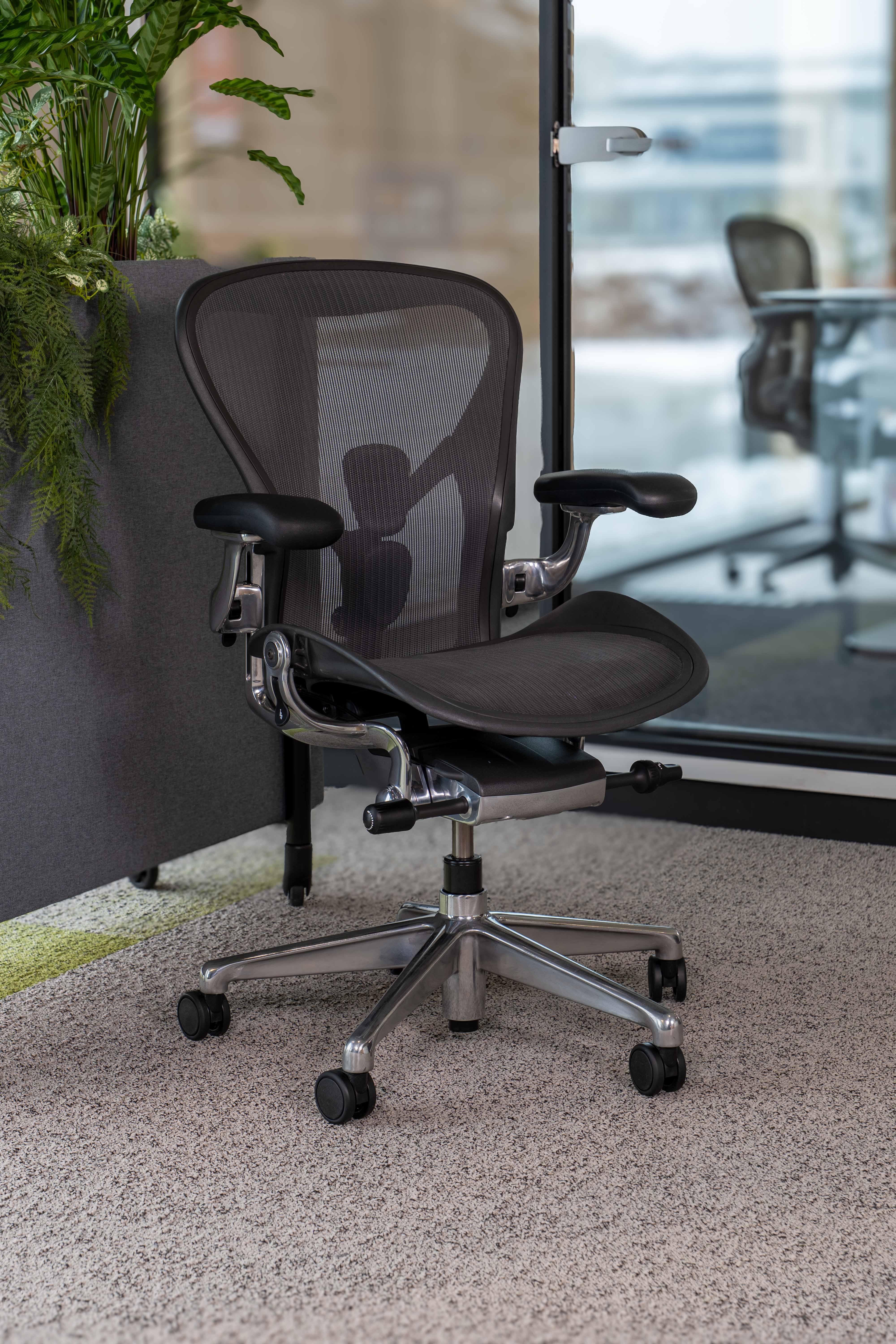 Herman Miller Aeron Remastered Polished Aluminium PostureFit SL Refurbished