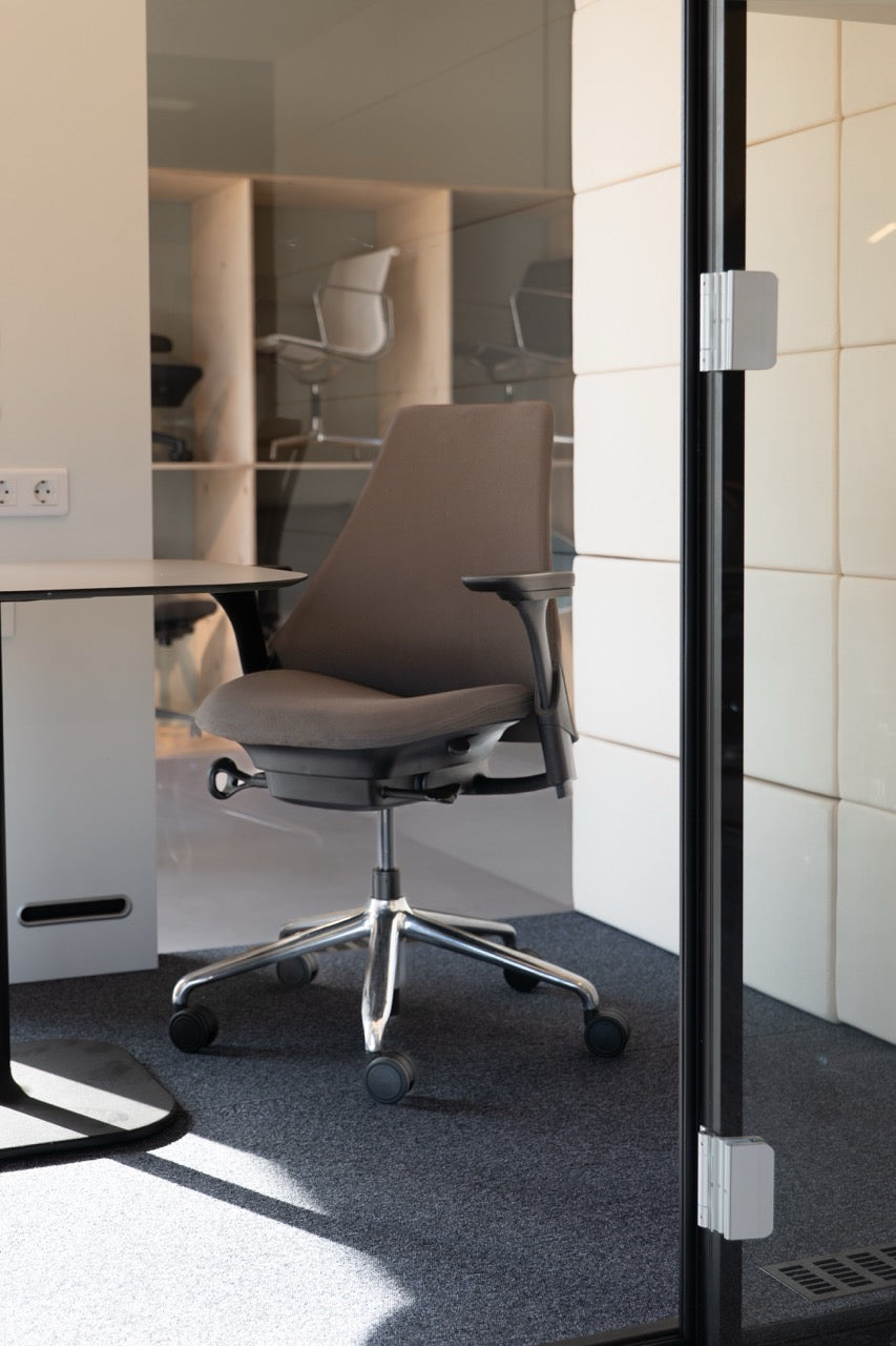 Refurbished Herman Miller Sayl Full Options