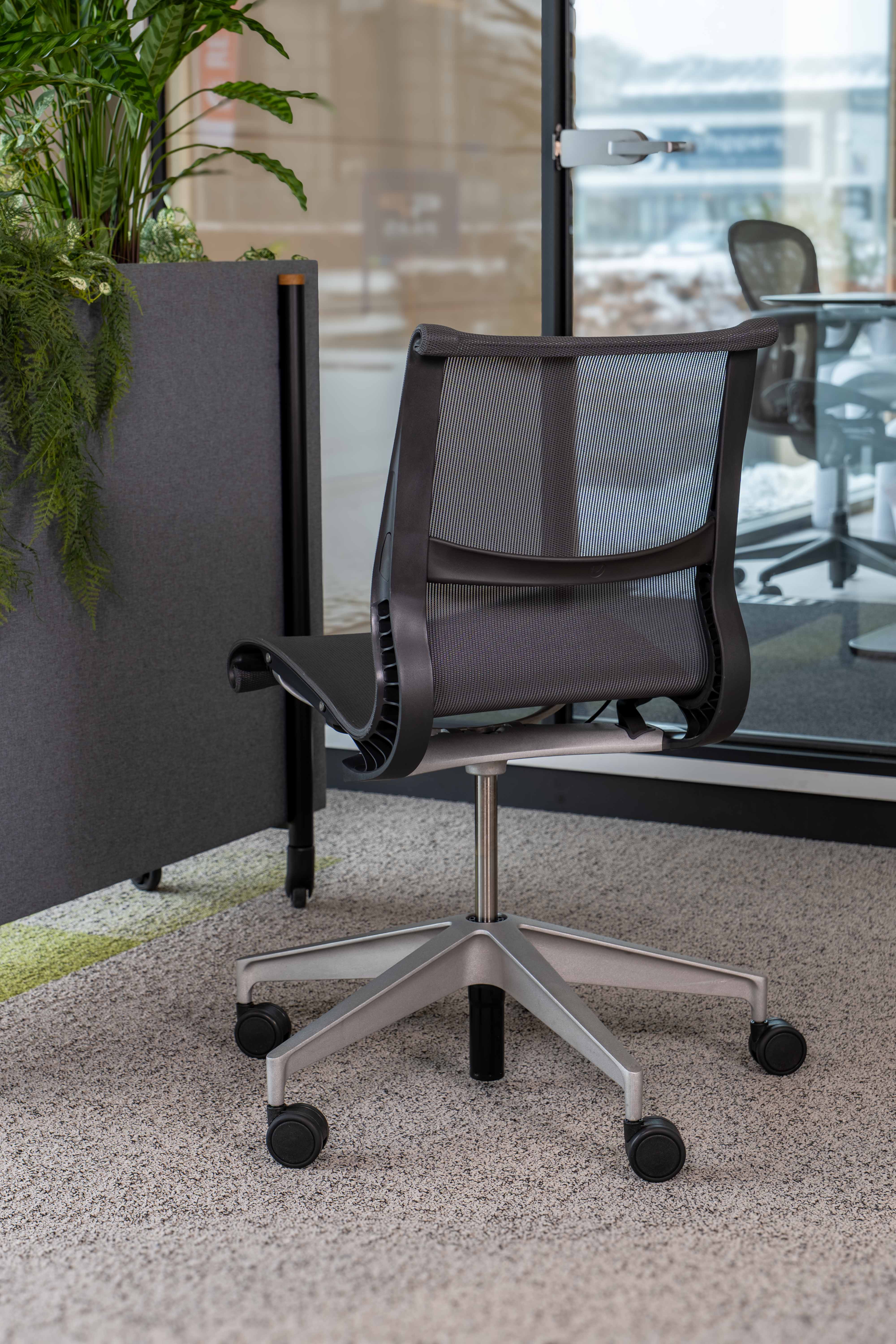 最終プライスHERMAN MILLER Refurbished Herman Miller Setu Graphite armless