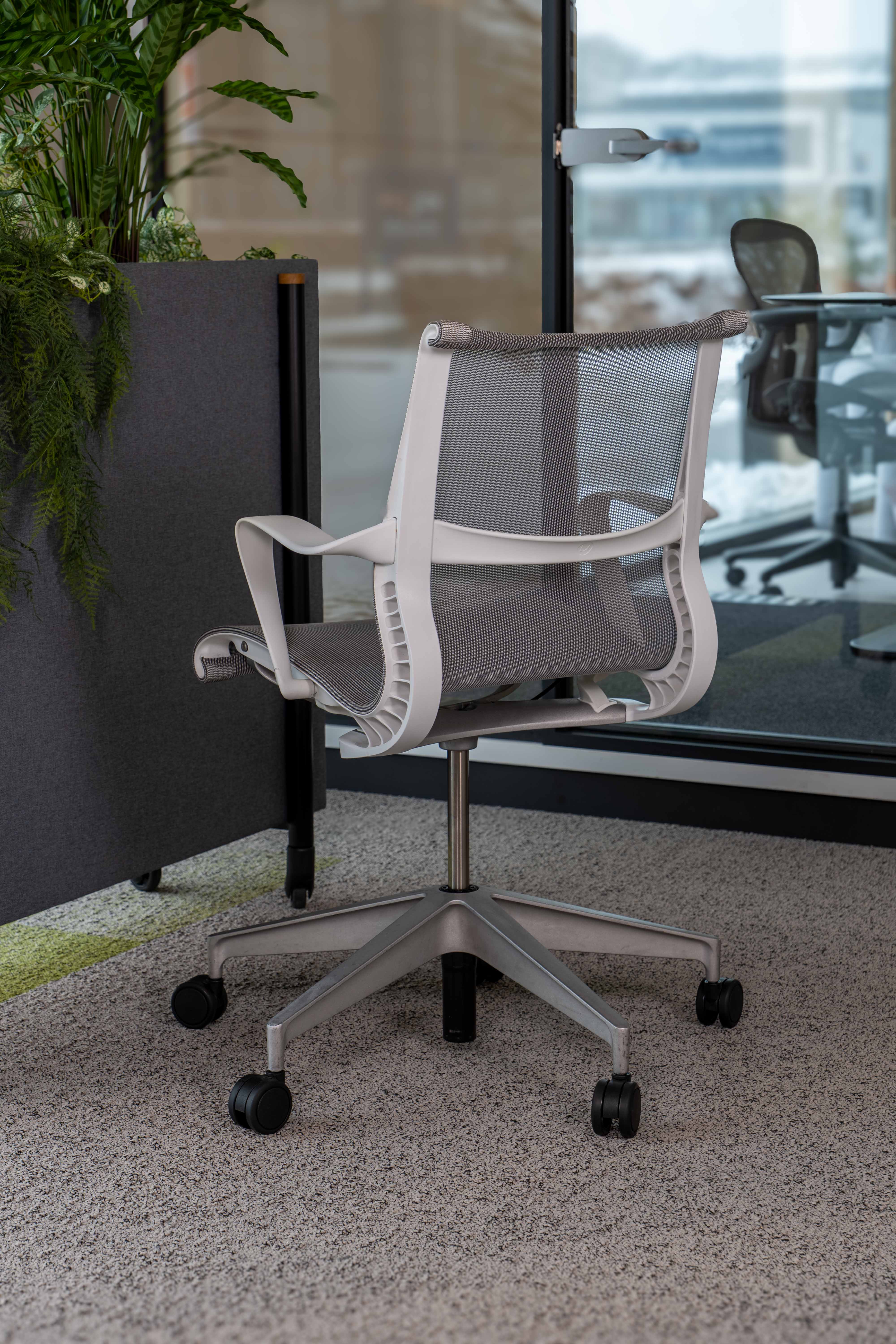 Refurbished Herman Miller Setu Alpine white