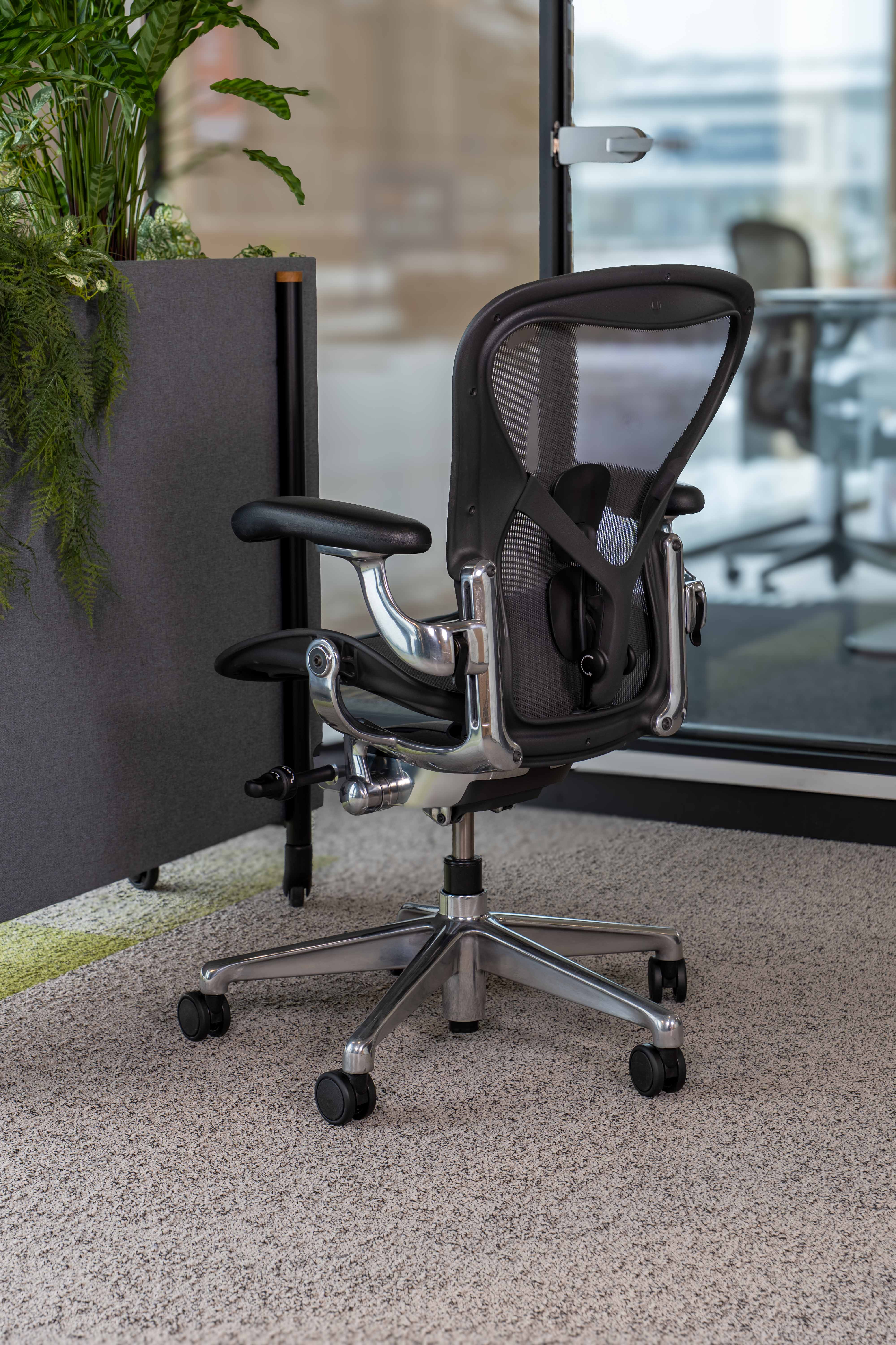 Herman Miller Aeron Remastered Polished Aluminium PostureFit SL Refurbished